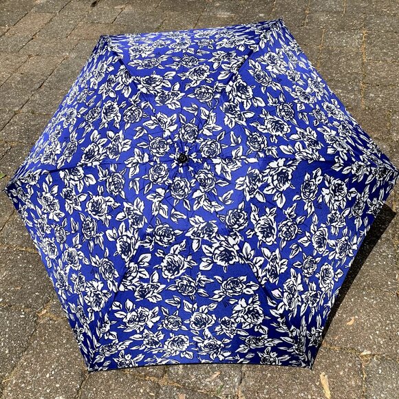 Floral Travel Compact Umbrella with Case - Picture 2 of 10